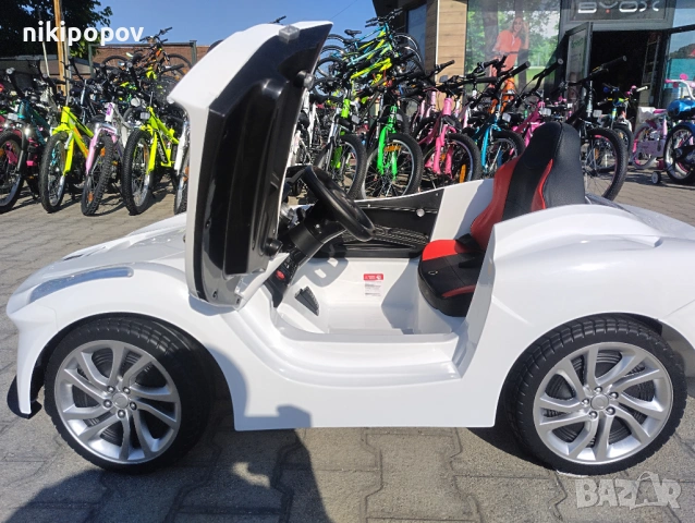 TESLA Акумулаторна кола LIBERTY бял, снимка 3 - Коли, камиони, мотори, писти - 53849474