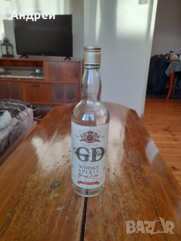 Стара бутилка от уиски GD