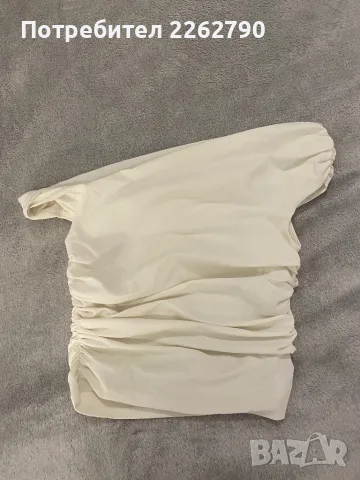 Бял топ Zara с паднало рамо