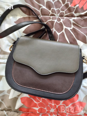 Черна чанта, снимка 2 - Чанти - 27981579