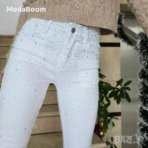 Бели дамски дънки , снимка 2 - Спортни екипи - 48369827