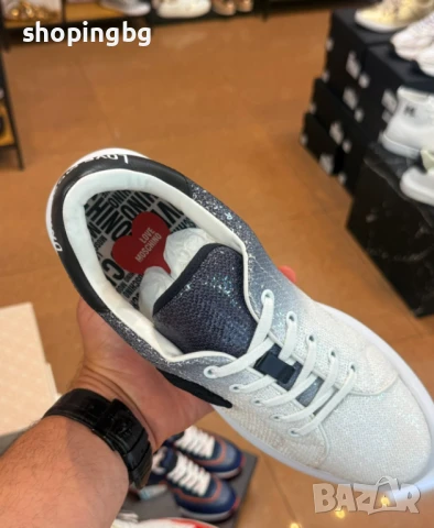 Дамски сникърси Love Moschino JA15244  259 лв., снимка 4 - Кецове - 51063473