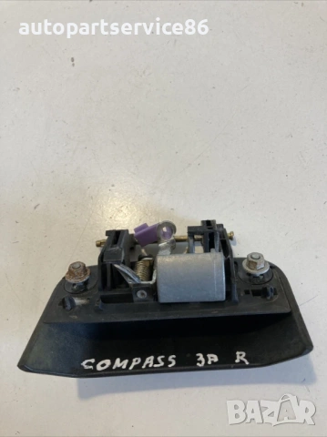 Дръжка за външната страна задна лява за Jeep Compass 2.2 CRD (2011) 05115827AF , снимка 2 - Части - 53603503