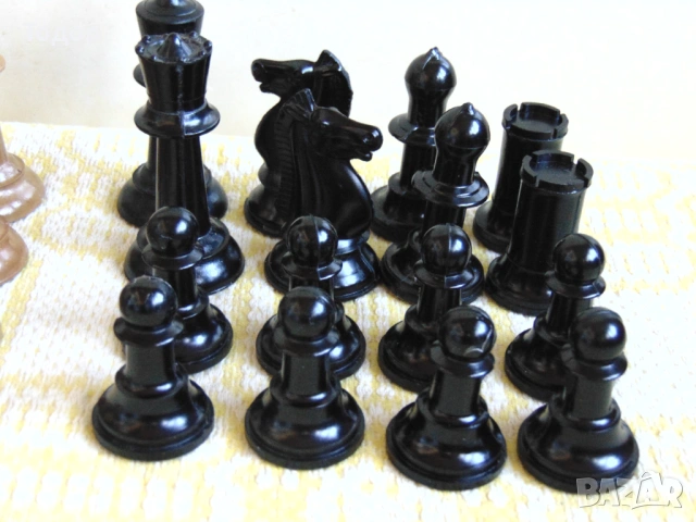 Бакелитови фигури за шах, снимка 3 - Шах и табла - 53148204