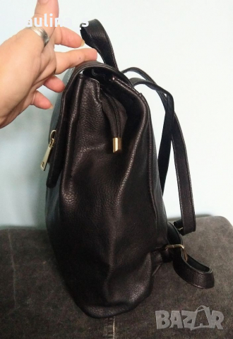 Дамска кожена раница / нова / със златисти орнаменти , снимка 3 - Раници - 36235116