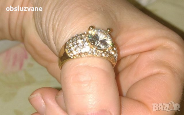 Искрящ пръстен с диамант и сапфири 