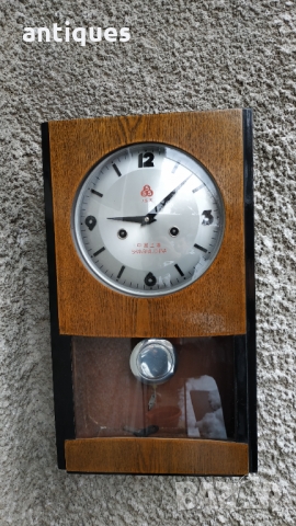 Продавам стар стенен часовник - 555 - Антика - 1960"г., снимка 1 - Антикварни и старинни предмети - 21184090