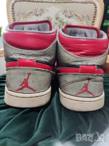 оригинални Nike Air Jordan 1 Mid Fire Red Cement, снимка 4 - Маратонки - 44736438