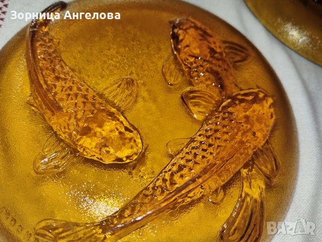 KIG Indonesia Винтидж декоративни чинийкиVintage KIG Indonesia (Koi Fish Amber Glass Plate) Д 15 см, снимка 2 - Декорация за дома - 53722296