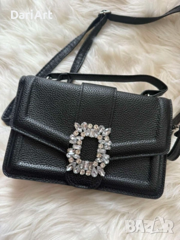 Черна чанта, снимка 2 - Чанти - 53632884