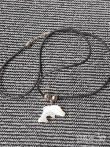 Колие с медальон делфин изработен от седеф, снимка 3 - Колиета, медальони, синджири - 53456000