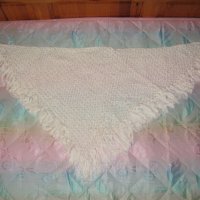 2 бели триъгълни шала - плетени от старо време, снимка 4 - Шалове - 41487275