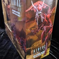 NECA Aliens Genocide Red Queen Mother DELUXE Action Figure, снимка 4 - Колекции - 42420990