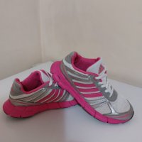 Дамски маратонки  Adidas , снимка 3 - Маратонки - 41619304