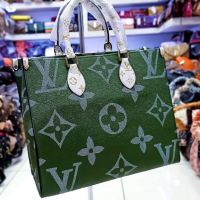 Зелена чанта Louis Vuitton  код SG201, снимка 1 - Чанти - 36119546