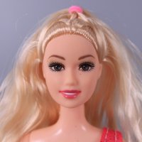 Кукла Барби с личен гардероб и всякакви разкрасителни аксесоари, снимка 6 - Кукли - 42094271