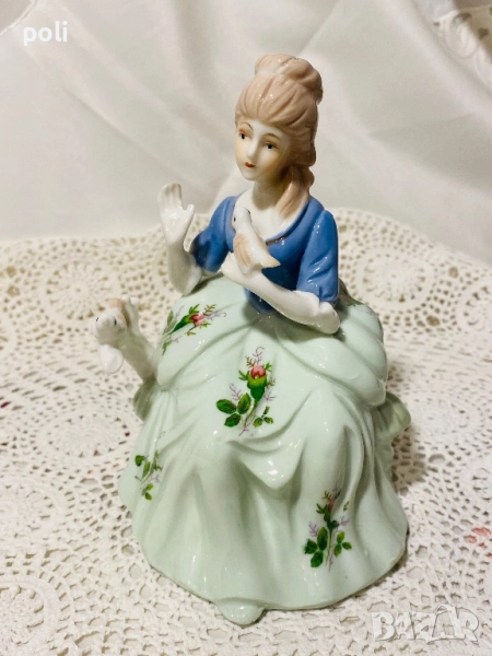 порцеланова статуетка , снимка 1