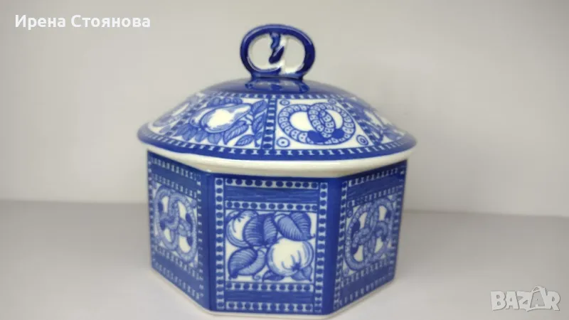 Стара, винтидж керамична кутия за бисквитки, произведена в периода между 1914 - 1920 г., снимка 1