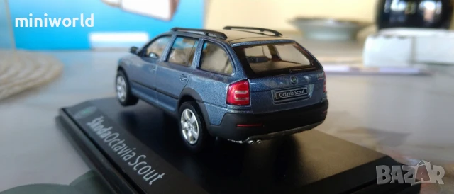 Skoda Octavia Combi Scout - мащаб 1:43 на Abrex моделът е нов в PVC дисплей-кейс, снимка 3 - Колекции - 50659735