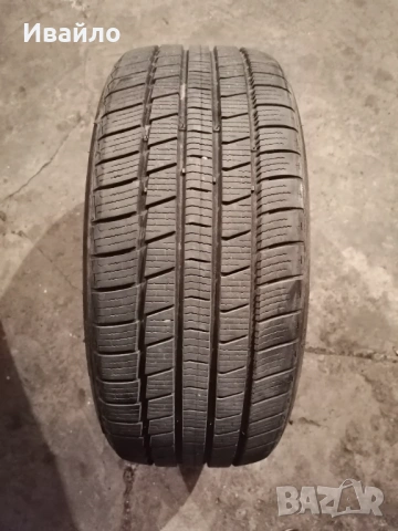 Продавам 1 брой зимна гума 215.45.17 дот 2023 