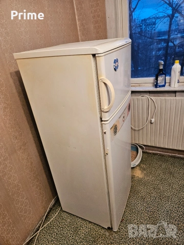 Хладилник с фризер Sneige A+, снимка 2 - Хладилници - 53613076