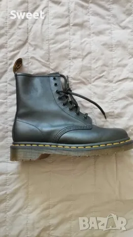 ЧИСТО НОВИ Кожени кубинки Dr. Martens 1460 (37 номер), снимка 3 - Дамски боти - 55884537