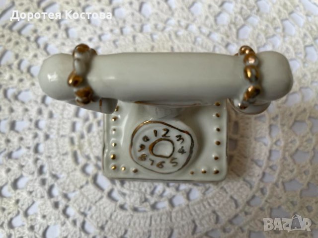 Красив малък телефон от порцелан със златен кант , снимка 3 - Антикварни и старинни предмети - 41397346