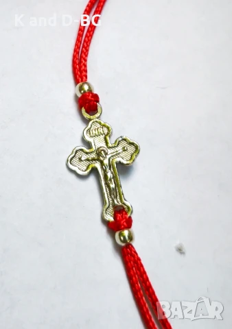 Гривна от червен конец и сребърно кръстче проба 925