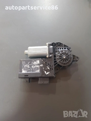 Мотор за предна лява RHD врата за прозорец Bosch за Peugeot 307 (2002-2006) 0130821767