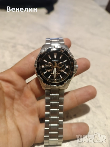 Продавам часовник 