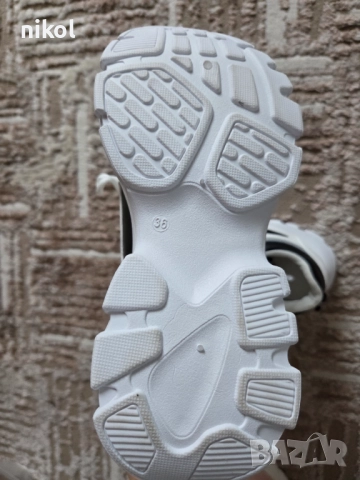 Продавам нови маратонки