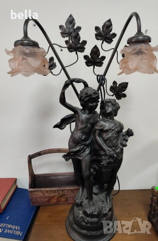 Изящна настолна лампа с впечатляващи размери и класически дизайн, снимка 2 - Антикварни и старинни предмети - 53718156