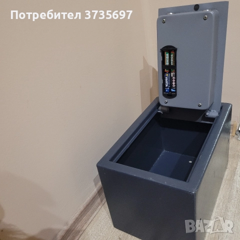 Малко метално сейфче., снимка 5 - Други стоки за дома - 52806717