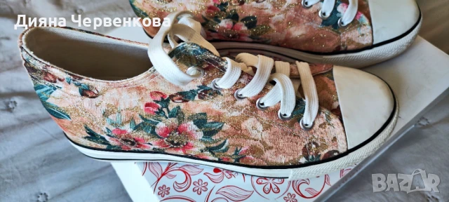 👟 Дамски кецове с интересен дизайн и златен брокат, снимка 2 - Кецове - 46883922