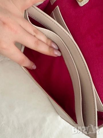 Оригинална Guess чанта естествена кожа, снимка 5 - Чанти - 53137663