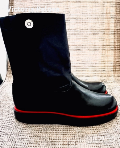 Модна къща JIL SANDER култови кожени ботуши с червена подметка, снимка 12 - Дамски ботуши - 52484363