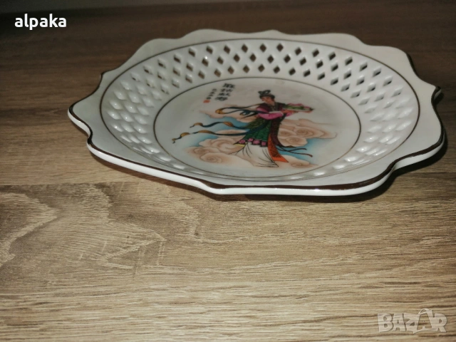 Продавам по-малка чиния от китайски порцелан, снимка 2 - Чинии - 53484935