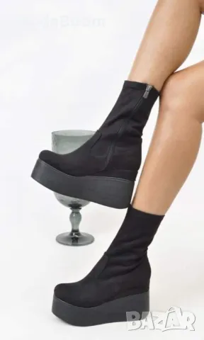 Боти на платформа - Велур, снимка 2 - Дамски боти - 48122219