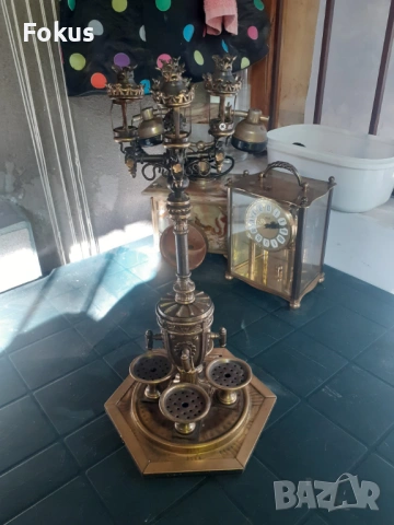 Интересна антикварна метална лампа