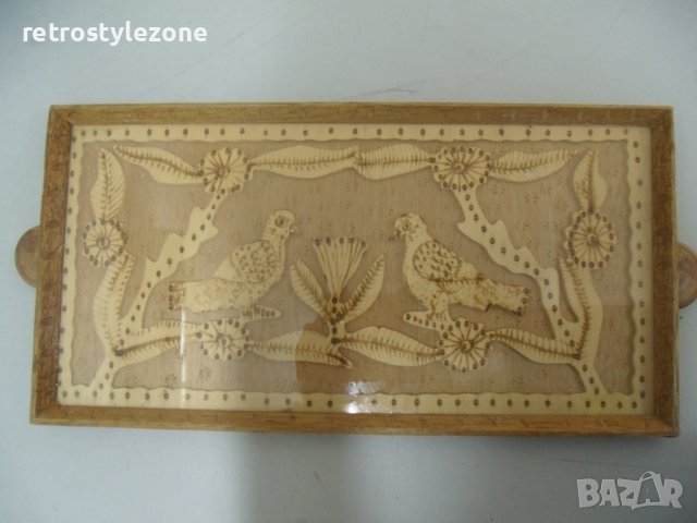 № 7047 стар дървен поднос   - орнаменти от дърво / апликация / и пирография  - размер 40,5 / 21 см  , снимка 3 - Други ценни предмети - 41342577