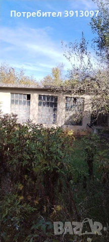 Две къщи, гараж, плевня, намиращ се на 11км.от Трявна , снимка 4 - Гаражи и паркоместа - 52304619