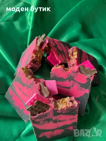 „Шоколадово-малиново съблазняване“ - копринен сапун с натурален сапун, снимка 8 - Декоративна козметика - 51063268