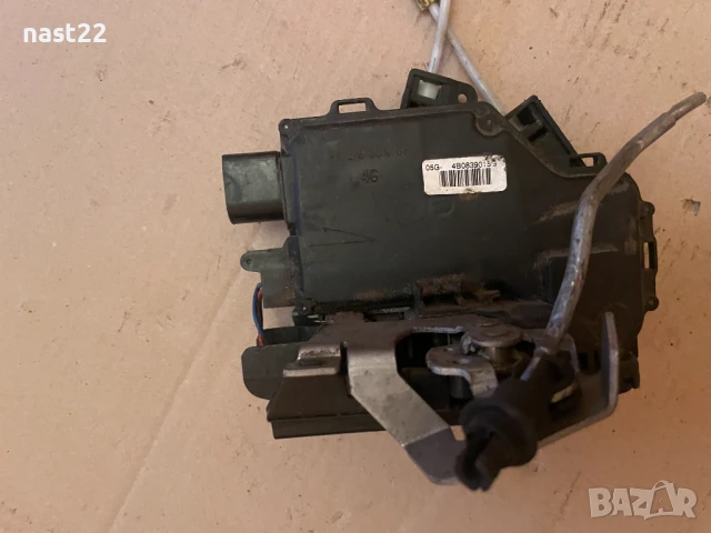 Задна дясна брава Фолксваген Голф 4, снимка 3 - Части - 50898980