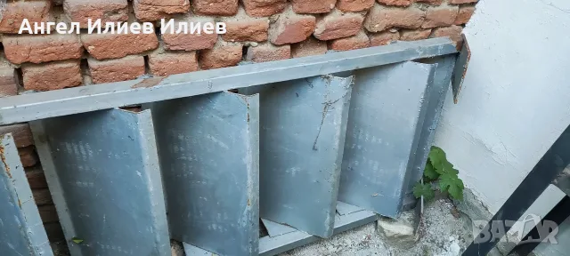 Продавам метална масивна стълба , снимка 3 - Стелажи и щандове - 56020217