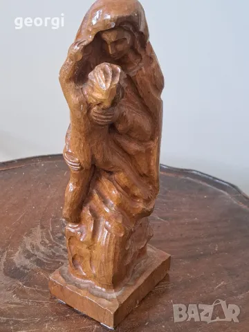 дървена статуетка майка с дете    5/1