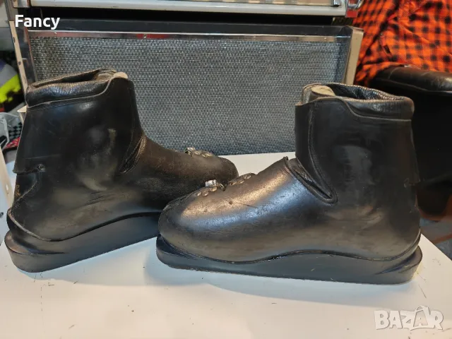 Много стари ски обувки , снимка 12 - Антикварни и старинни предмети - 48055443