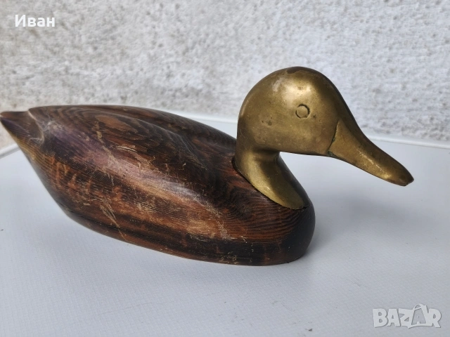 декоративна дървена патица с месингова глава 