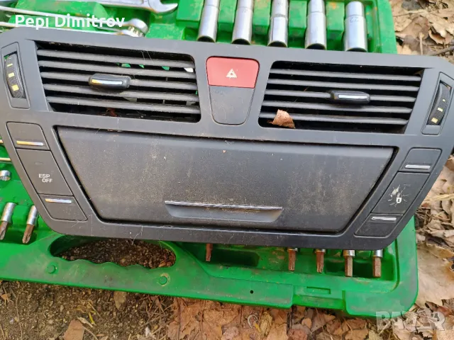 CITROEN C4 Grand Picasso  Предно табло, Централна конзола + духалки парно9683265580, снимка 3 - Части - 49300361