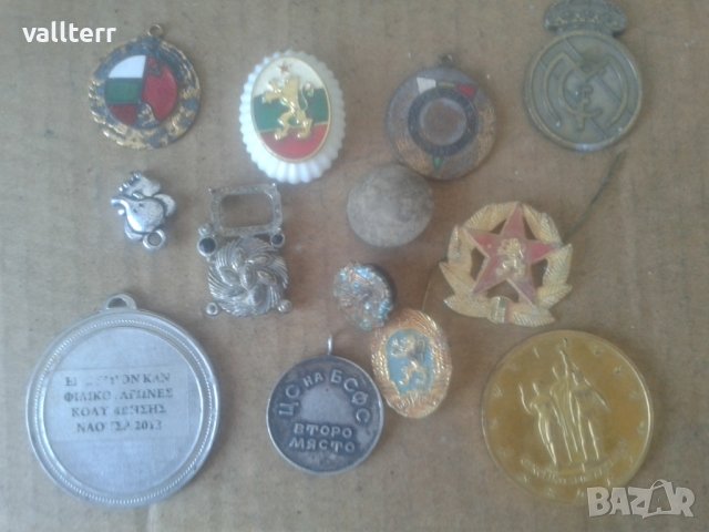 лот  медальони кокарди и др, снимка 1 - Други ценни предмети - 41496263