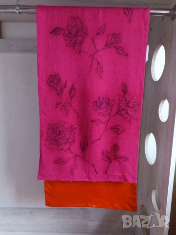 Дамски шал Emanuel Ungaro